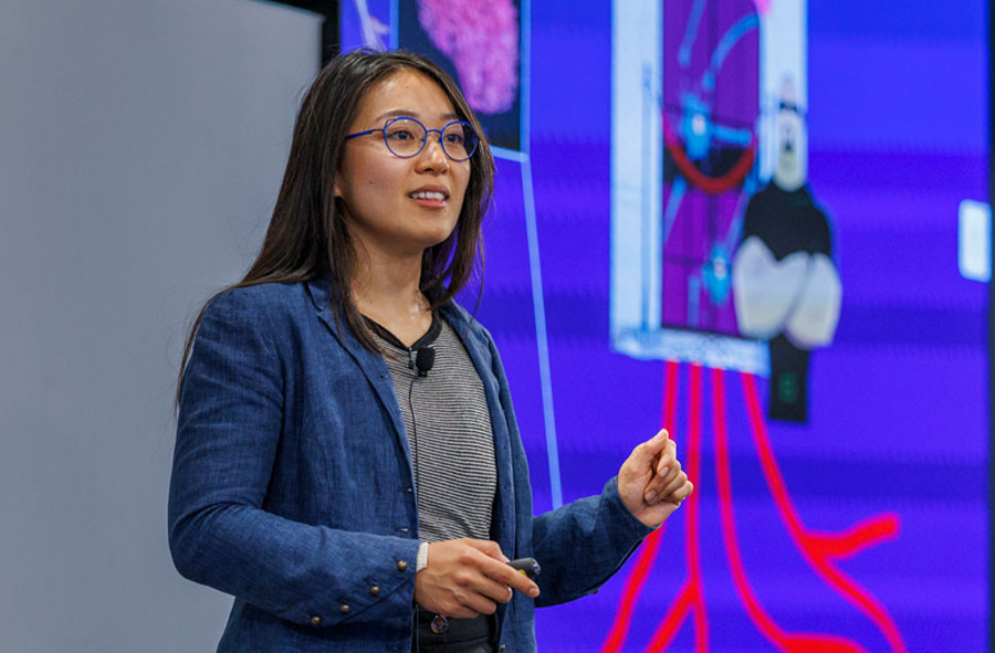 Iris Garcia-Pak giving her first place-winning talk at Grad Slam 2024